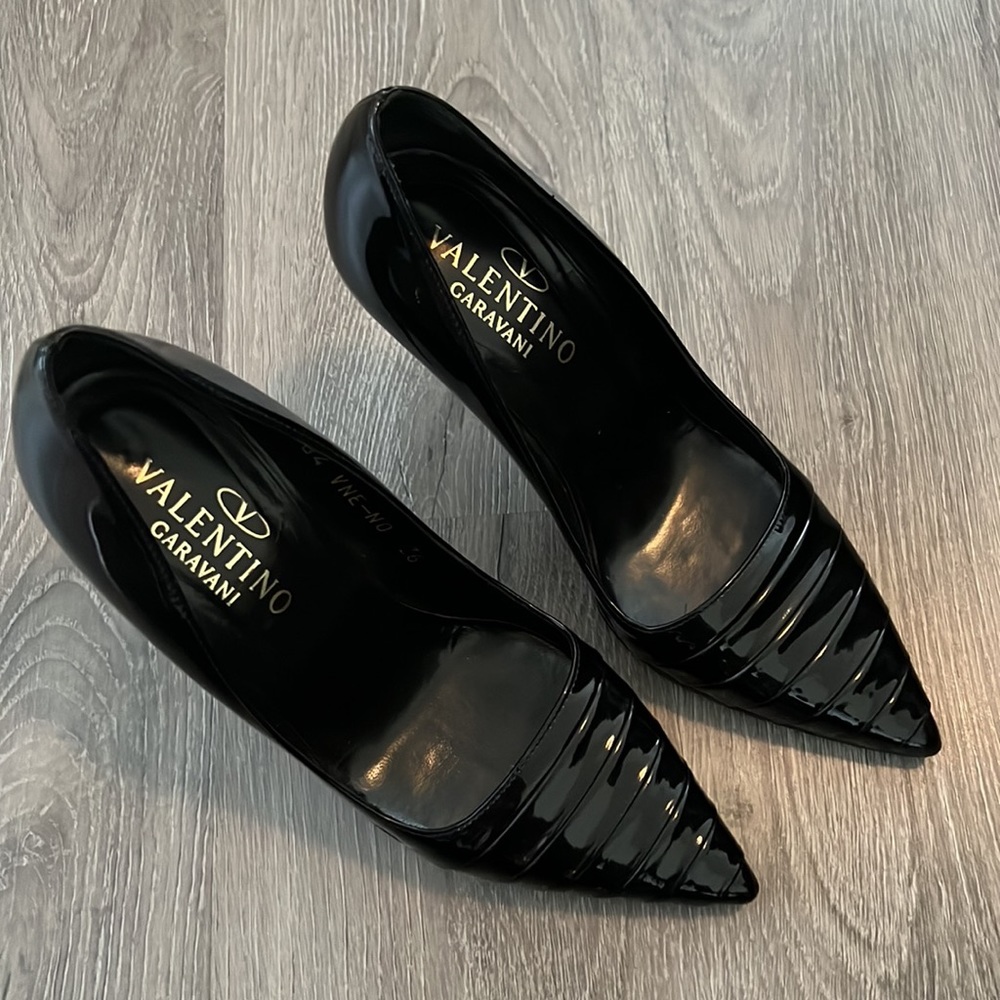 Valentino Garavani beautiful shoes 🖤. Size 36 (6) - Picture 7 of 7